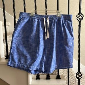 Vineyard Vines Sz S/M Cotton Chambray Shorts. (See pics for waist measurements)